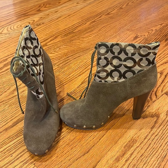 Coach Woman’s Heeled Boots Size 8 - Picture 1 of 6